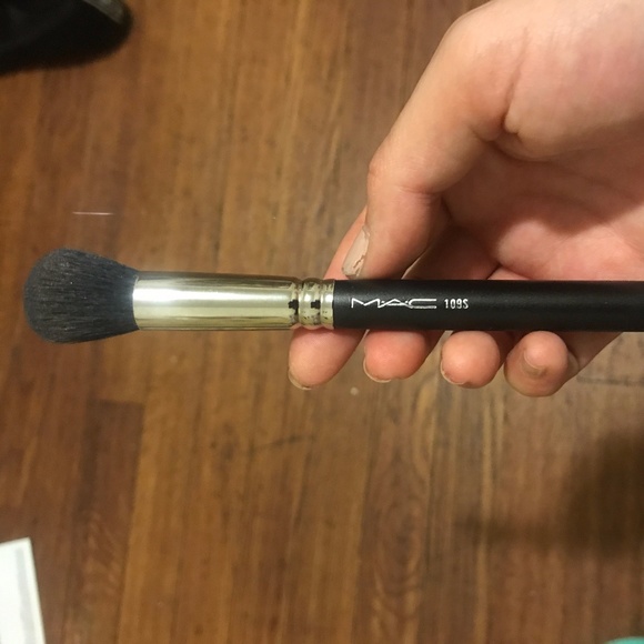 MAC Cosmetics Other - 109 SYNTHETIC SMALL CONTOUR BRUSH